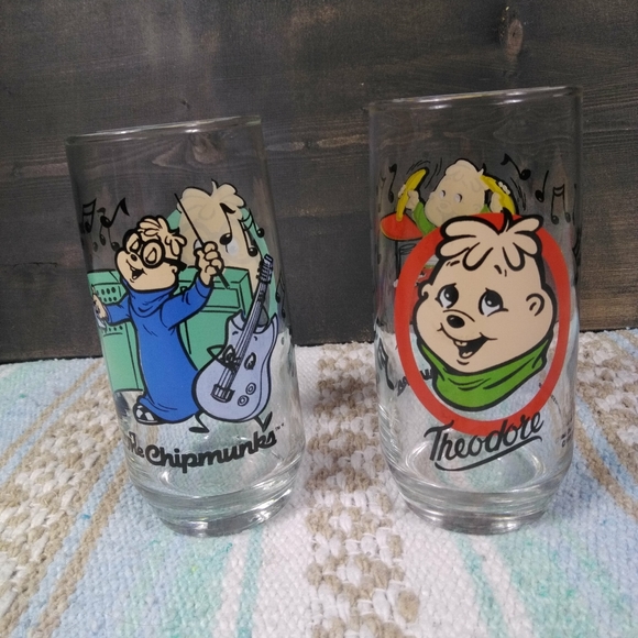 VINTAGE ALVIN AND THE CHIPMUNKS COLLECTIBE DRINKING GLASSES EXCELLENT CONDITION - Picture 2 of 9
